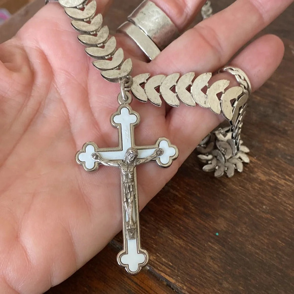 Vintage rosary crucifix on a funky silver adjustable chain necklace - Picture 1 of 6